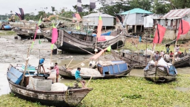 দুই মাস মাছ ধরায় নিষেধাজ্ঞা : ভোলার লালমোহনে প্রায় ২৭ হাজার জেলে কর্মহীন