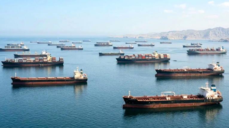 হরমুজ প্রণালিতে অপেক্ষমাণ ২ হাজারের বেশি জাহাজ