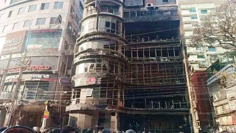 বেইলি রোড ট্র্যাজেডির ঘটনায় ১৩ জনের বিরুদ্ধে গ্রেপ্তারি পরোয়ানা