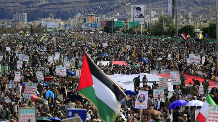 সব আলোচনা থেকে বেরিয়ে গেছে ইরান, দেশজুড়ে মানবঢাল