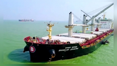 যুদ্ধবিরতির পর হরমুজ প্রণালি পার হতে নোঙর তুলেছে বাংলাদেশি জাহাজ