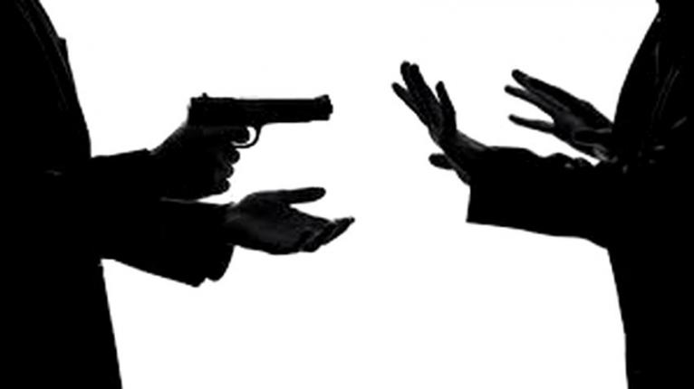 চাঁদার জন্য ভয় দেখাতে কানের পাশ দিয়ে গুলি করে ওরা