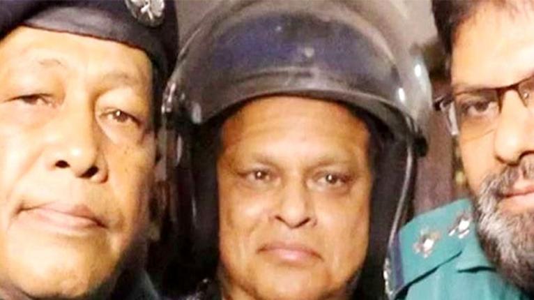 ‘মাননীয় আদালত, আমি বরখাস্ত নই অবসরপ্রাপ্ত’