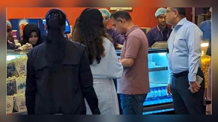 মেয়েকে নিয়ে ‘প্রজেক্ট হেইল মেরি’ ছবি দেখলেন প্রধানমন্ত্রী