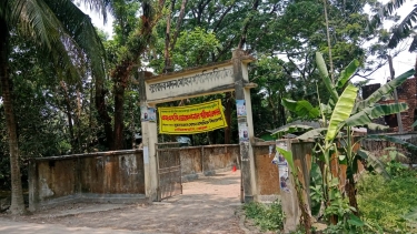 ভোলা জেলার দৌলতখান উপজেলার সুকদেব মদন মোহন মাধ্যমিক বিদ্যালয়ের এসএসসি ভোকেশনাল পরীক্ষা২০২৬ কেন্দ্রে পরীক্ষায় নির্বিঘ্নে নকল করতে সাংবাদিকদের হল পরিদর্শনে বাধা।