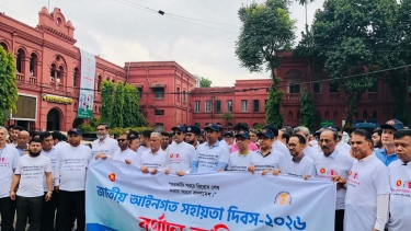 সরকারি খরচে বিরোধ শেষ, সবার আগে বাংলাদেশ’ প্রতিপাদ্য করে জাতীয় আইনগত সহায়তা দিবস পালিত হয় চট্টগ্রাম আদালত প্রাঙ্গণে।