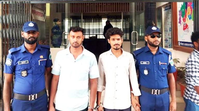 বিদেশী নাগরিককে হয়রানী করায় ২ টিকটকার গ্রেপ্তার