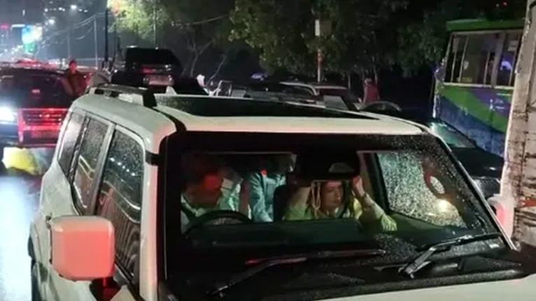 সচিবালয় থেকে গাড়ি চালিয়ে আগারগাঁও গেলেন প্রধানমন্ত্রী