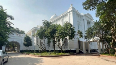 <small>বিচারপতির গাড়ি নষ্ট</small> ট্রাইব্যুনাল চেয়ারম্যানের ক্ষোভ প্রকাশ