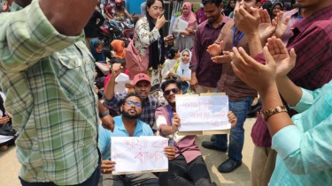 ঈশাখাঁ বিশ্ববিদ্যালয়ের শিক্ষার্থীদের স্থায়ী ক্যাম্পাস দাবিতে সড়ক অবরোধ