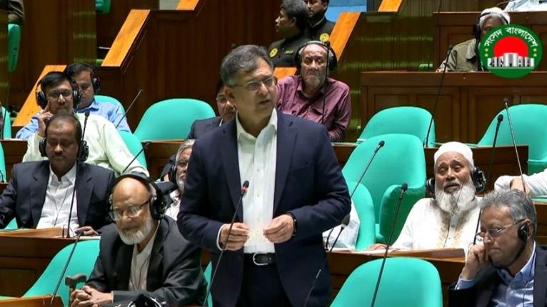 ইসলামী ব্যাংক নির্বাচনের আগে একটি দলকে ১১ হাজার কোটি টাকা দিয়েছে: স্বরাষ্ট্রমন্ত্রী