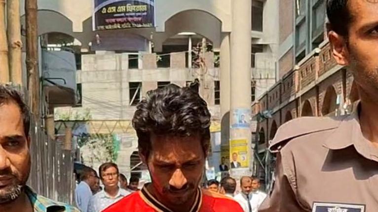 মোহাম্মদপুরে বাসার ফটক থেকে ছিনতাইয়ের ঘটনায় গ্রেফতার দুই আসামি রিমান্ডে
