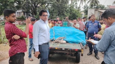 চুয়াডাঙ্গায় বিএনপি নেতার ওএমএসের ডিলার পয়েন্ট থেকে পাচারকালে  ২১০ কেজি চাল ও ৭০ কেজি আটা জব্দ -৫০ হাজার টাকা জরিমানা