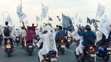 বাংলাদেশের বিভিন্ন স্থানে কালেমাখচিত পতাকা মিছিল, নেপথ্যে কী?