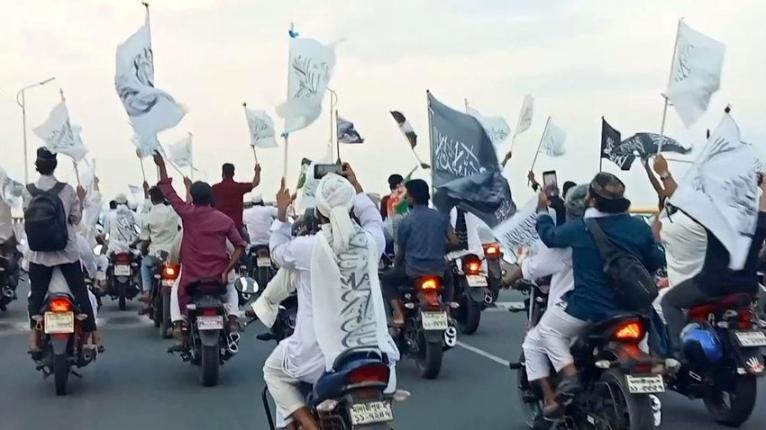 বাংলাদেশের বিভিন্ন স্থানে কালেমাখচিত পতাকা মিছিল, নেপথ্যে কী?