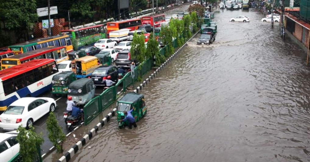Bangladesh Heavy rain since dawn causes waterlogging, misery in Dhaka