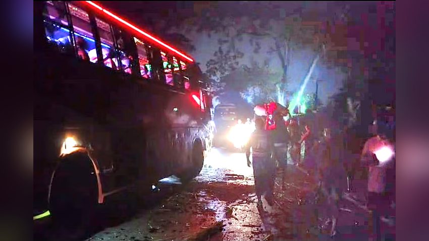 5 killed as bus crashes into parked pick-up van in Faridpur