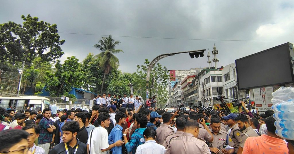 HSC examinees protest in Dhaka, 4 other disctricts, demand education minister's resignation