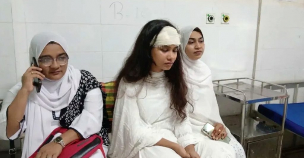 Judge injures female trainee lawyer by throwing paperweight during court proceedings in Gopalganj